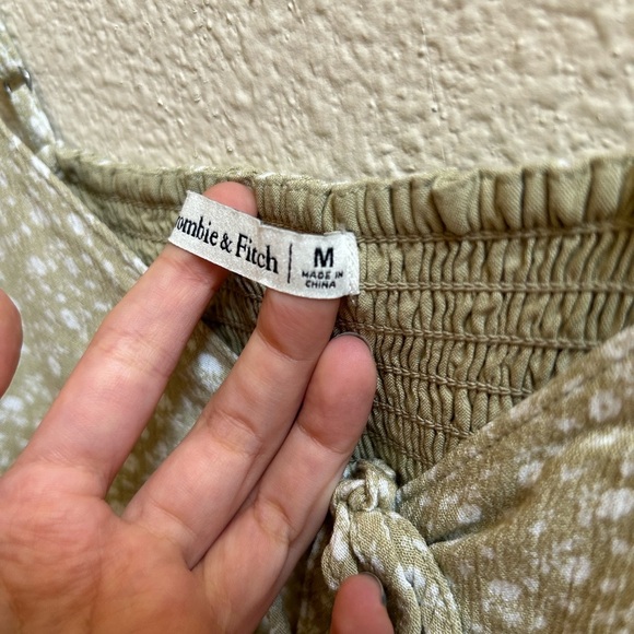 NWOT Abercrombie & Fitch Light Green Floral Camisole Size M - Picture 4 of 5